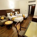 Hotel Meraden Grand
