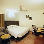Hotel Meraden Grand