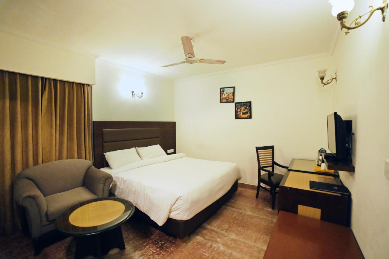 Hotel Meraden Grand 4*